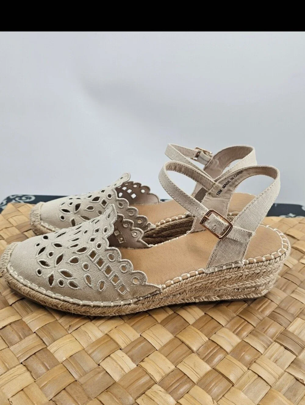 Western Eyelet Espadrille Cream Sandal Size 10